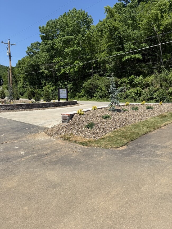 Building Photo - 6290 Davis Creek Rd