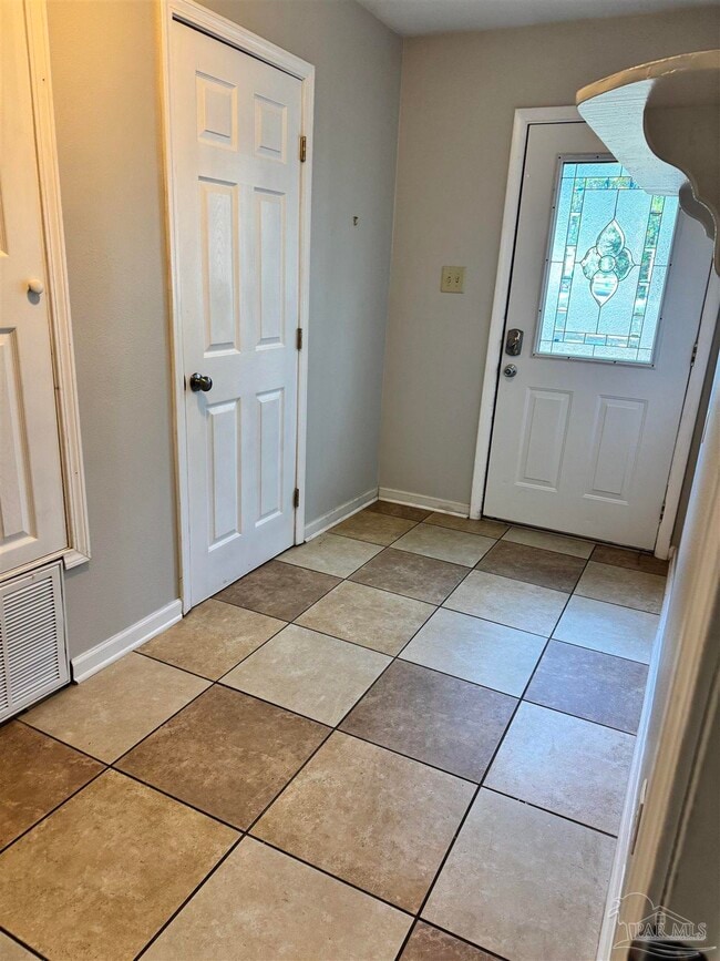 Building Photo - 117 S Sunset Blvd