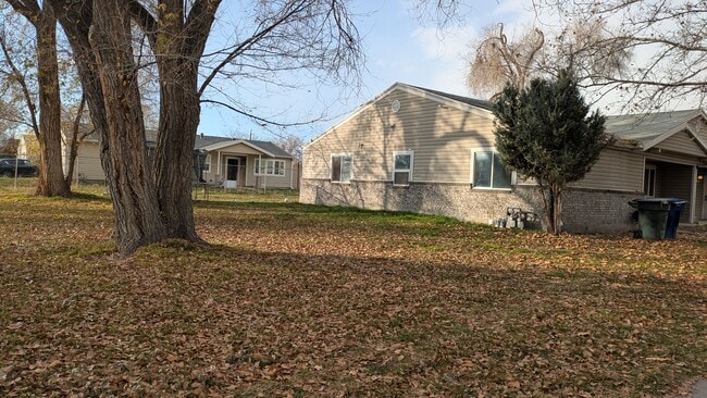 Building Photo - 956 S 1100 W