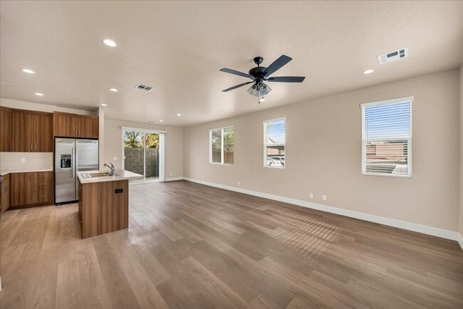 Building Photo - New Townhome Next to Utah Tech