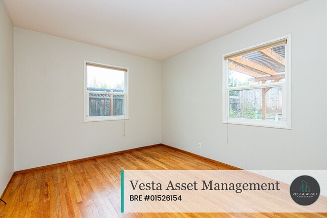 Foto del edificio - Spacious 4-Bedroom Home in a Desirable Concord Neighborhood