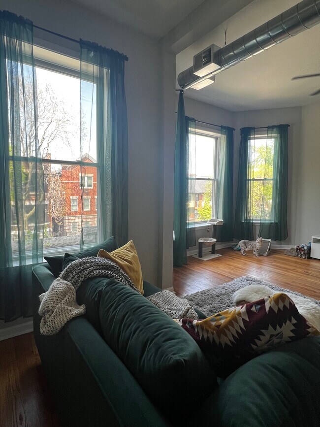 Foto del edificio - 2653 W Evergreen Ave