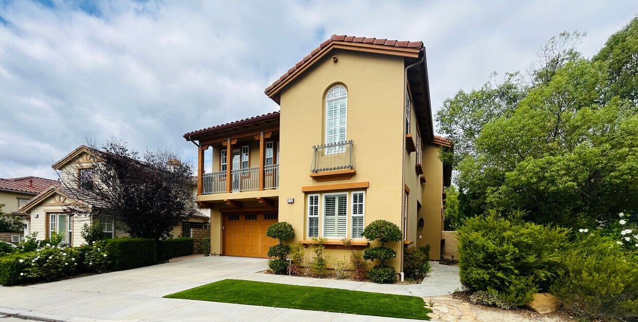 Primary Photo - Lush and Lavish 4-Bedroom 4-Bathroom Neatly Tucked Away In The Colony At Calabasas