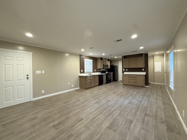 Foto del edificio - 118 E Semands St