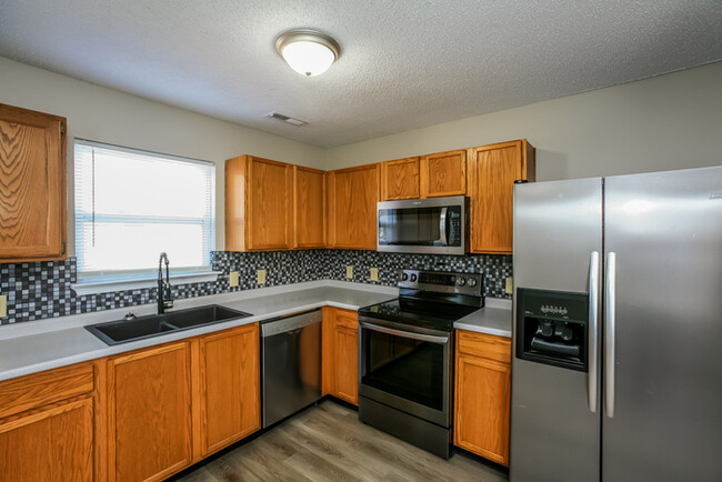 Building Photo - Wonderful 3 Bedroom
