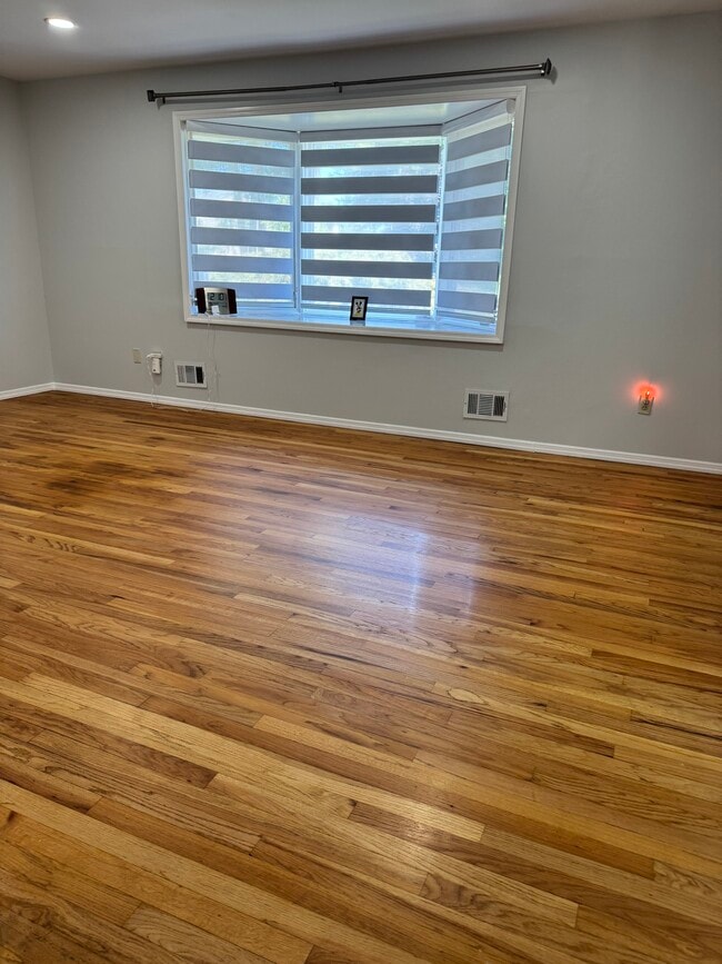 Foto del edificio - 824 Nelson Pl