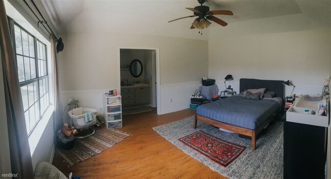 Building Photo - 211 Sunflower Dr