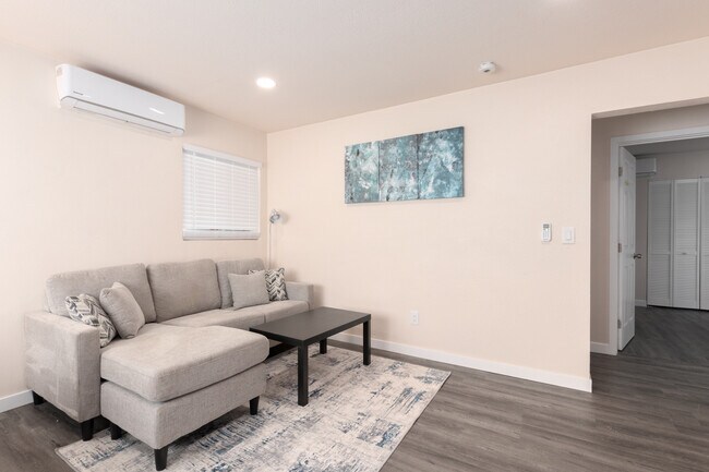 Foto del edificio - 2860 Franklin Ave