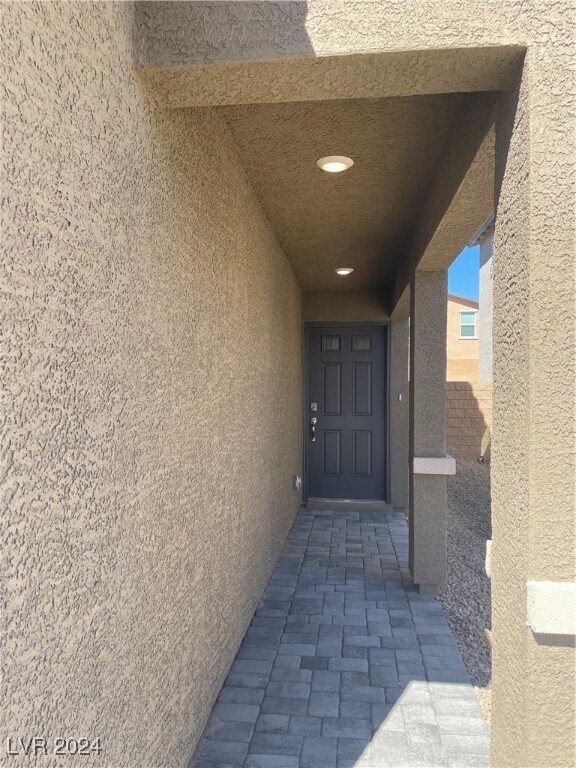 Building Photo - 5659 Mesa Sedona St