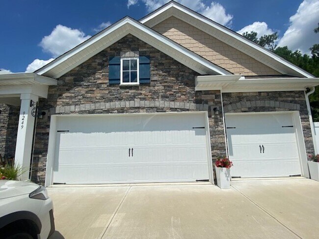 Building Photo - 9249 Crossbill Dr