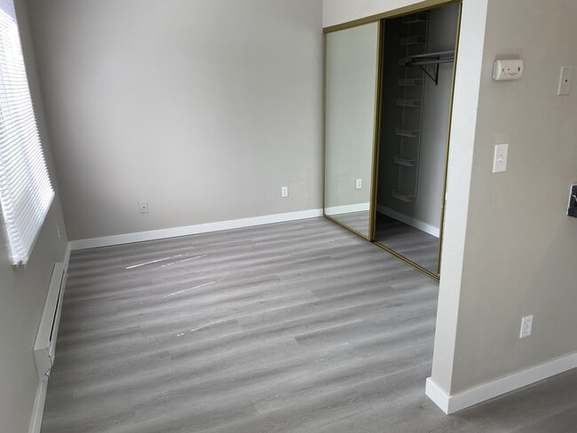 Building Photo - Divine Suites