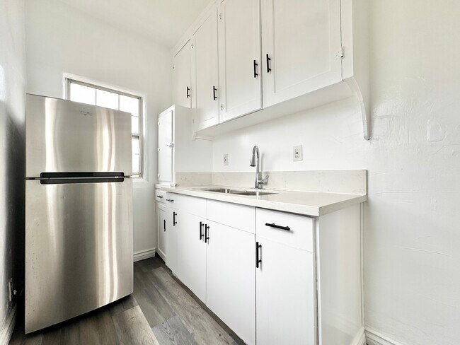 Foto del edificio - 1272 Mullen Ave