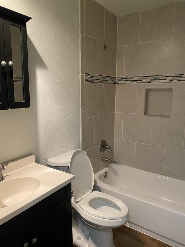 Building Photo - Spacious, Upgraded Home in Blue Mound