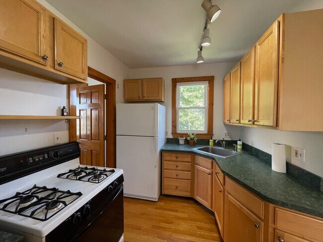 Building Photo - 81 Tremont St