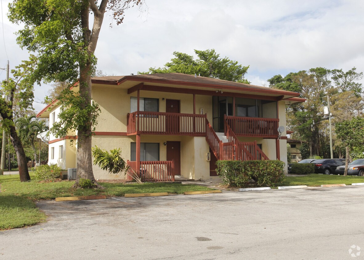 Hiddden Forest Condominium Apartments in Lauderhill, FL