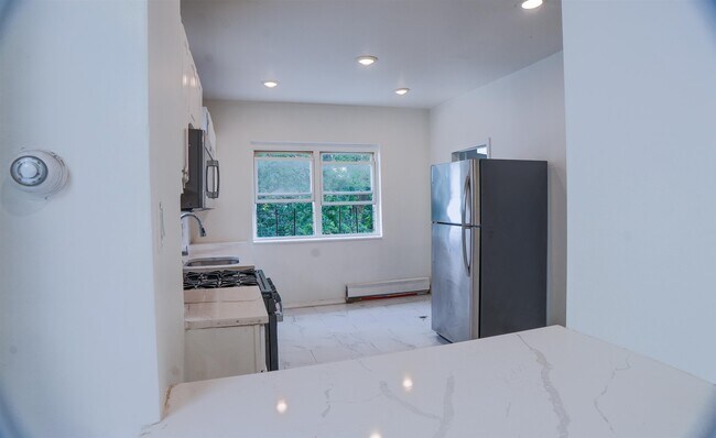 Foto del edificio - 13 Stevens Ave