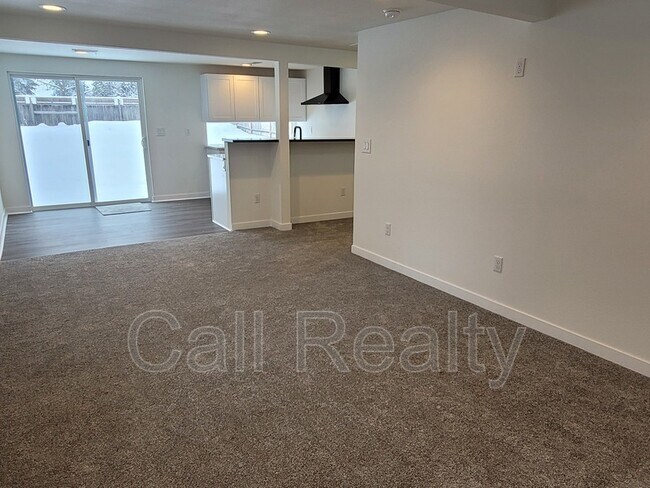 Foto del edificio - 3632 E Bridgeport Ave