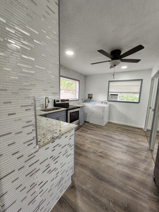 Kitchen/Laundry Combo - 7911 Napoleon St