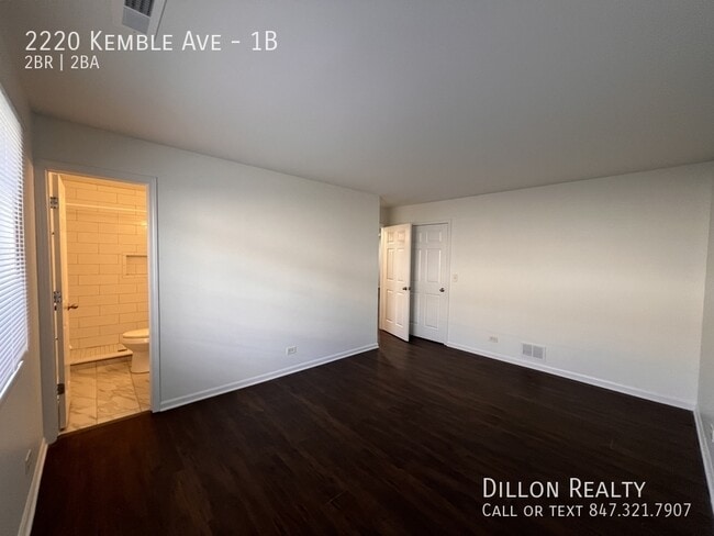 Building Photo - 2220 Kemble Ave