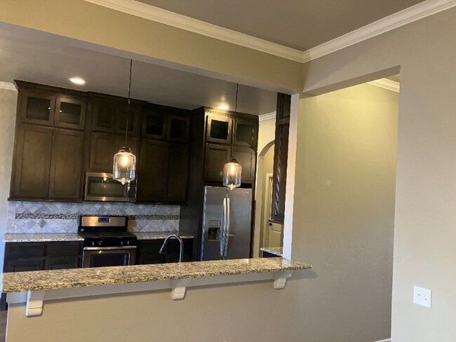 Building Photo - 6125 Beverly Hills Dr