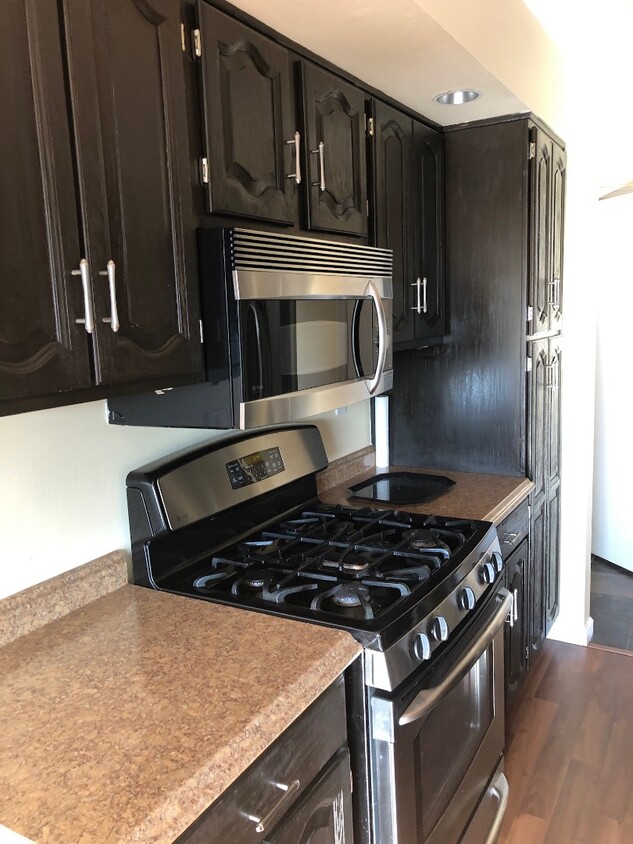 Primary Photo - 110 Foxwood Cir