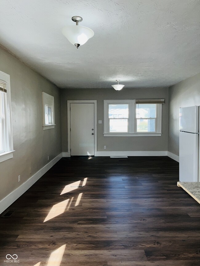 Foto del edificio - 3609 E Vermont St