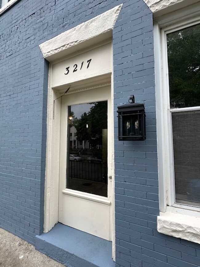 Building Photo - 3217 Hanover Ave