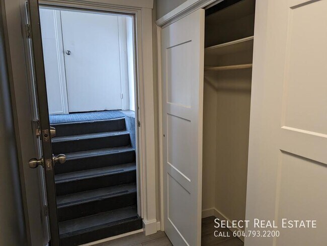 Photo du bâtiment - 45574 Lewis Ave