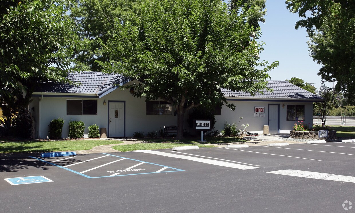 Primary Photo - Galt Mobile Estates  Galt Mobile Estates