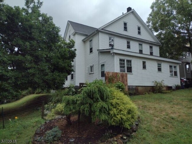 Building Photo - 14 Fairview Ave