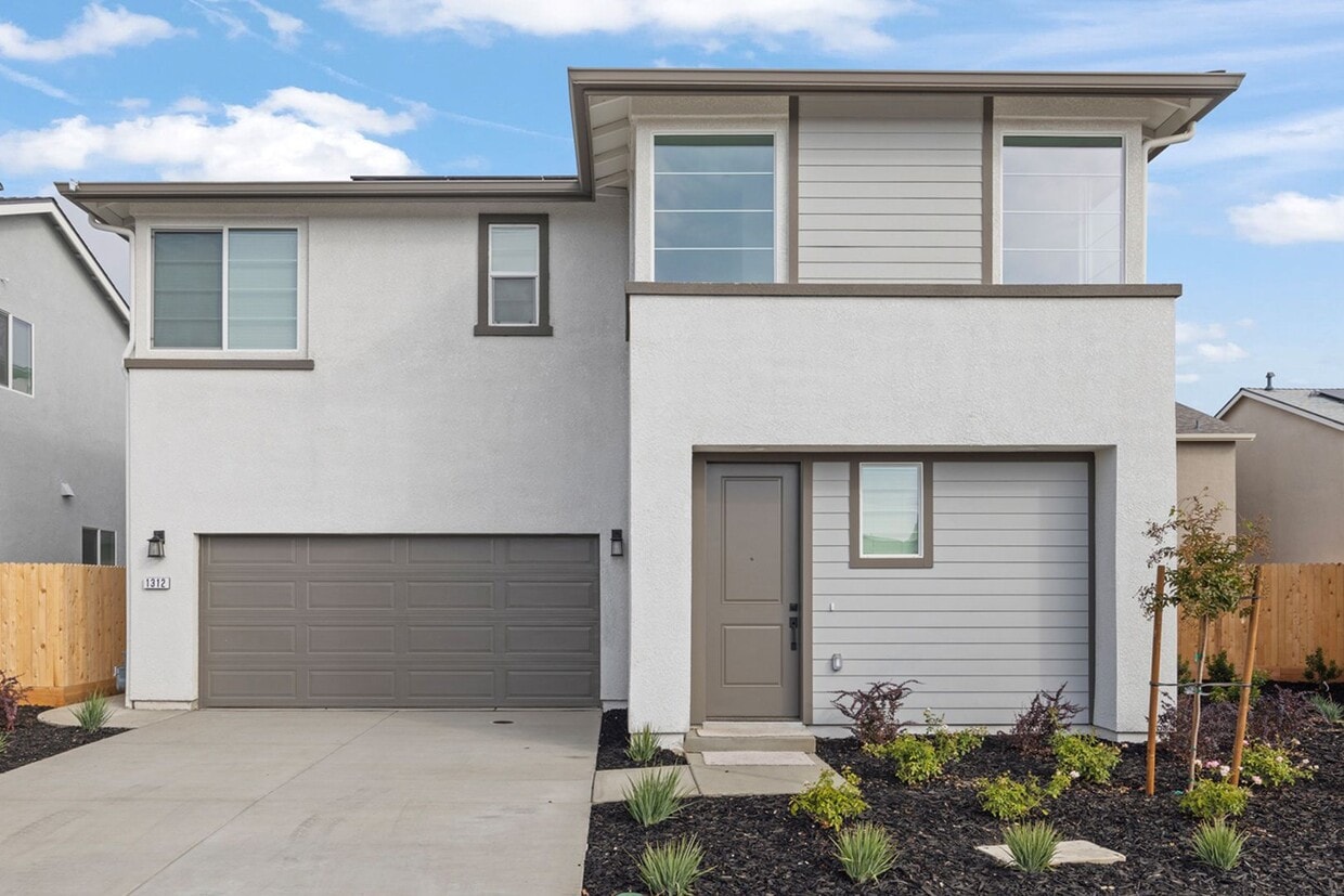 Primary Photo - Brand New 3 Bedroom 2.5 Bathroom with Solar in NW Visalia!!