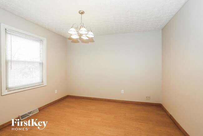 Building Photo - 2049 Stowbridge Rd