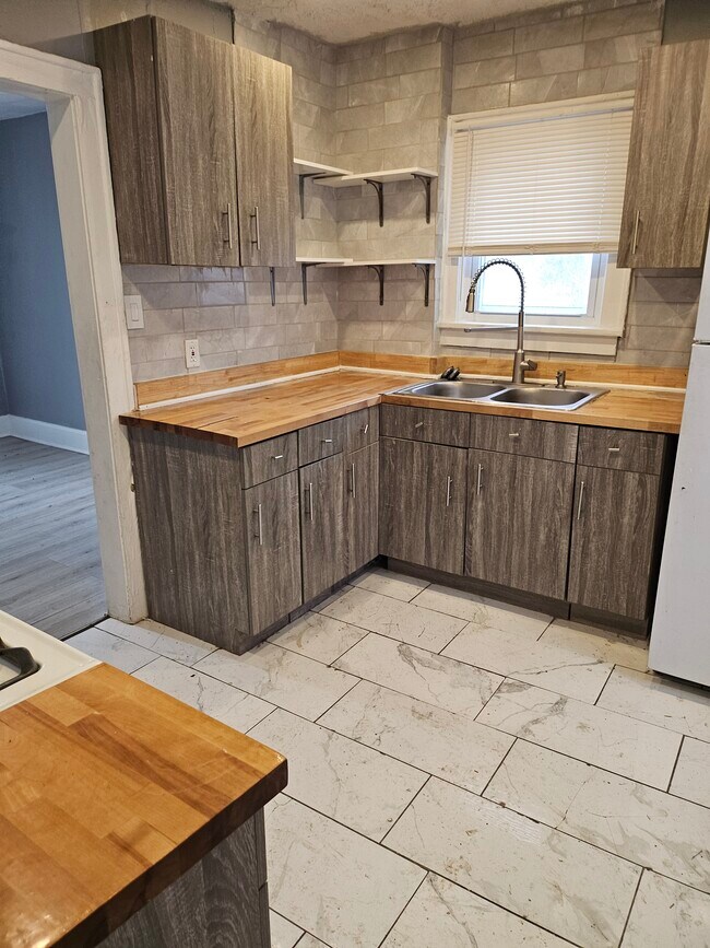 Foto del edificio - 573 Grace Ave