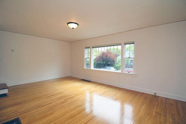 Foto del edificio - 2703 NW Raleigh St