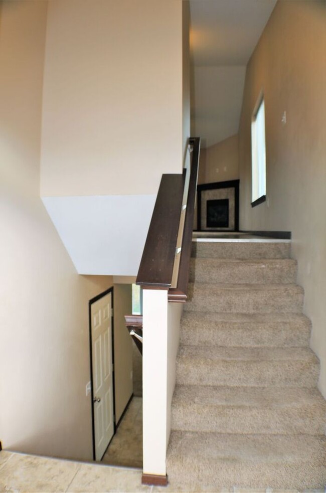 Building Photo - 458 RJ Dr