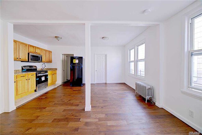 Building Photo - 1440 E 98th St