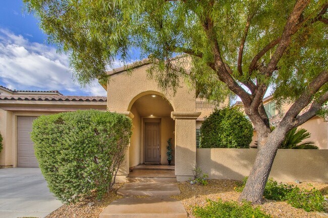 Foto del edificio - Summerlin Home with downstairs Bed/Bath & Large Patio with Courtyard!
