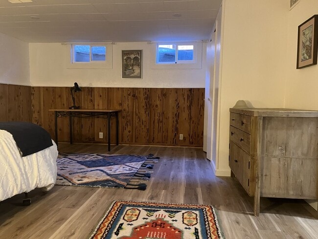 Building Photo - Updated Basement Unit Furnished or Unfurnished