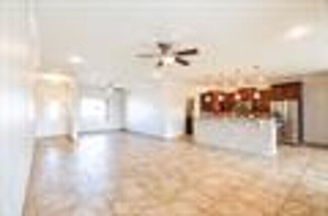 Foto del edificio - Beautifully Kept 4 Bedroom Home with Solar...