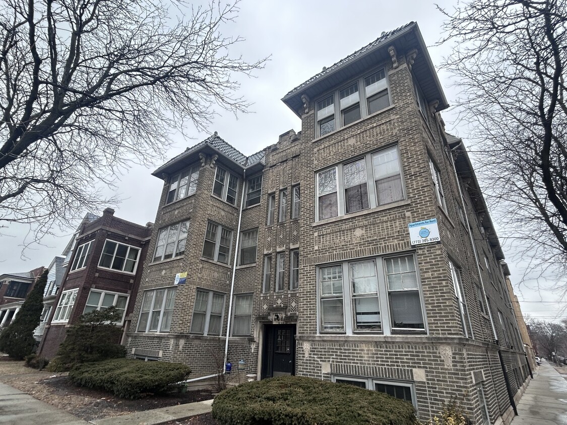 Foto principal - 4501 N Troy St