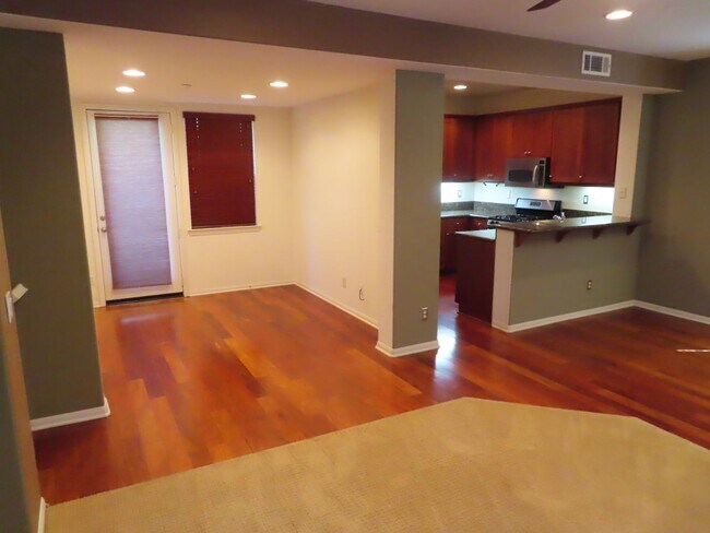 Foto del edificio - 3125 Harbor Ridge Ln