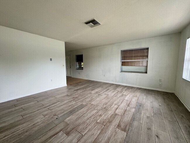 Foto del edificio - Charming 2 Bedroom, 1 Bathroom Home – Minu...