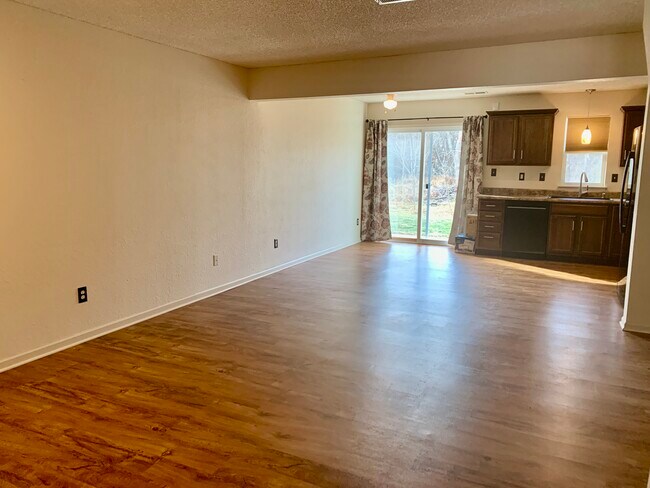 Dining Area - 222 Pointe Ln