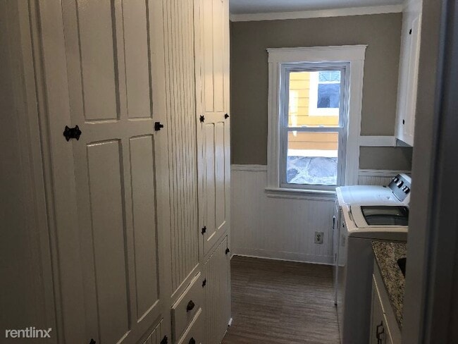 Building Photo - 3 br, 1 bath Apartment - 71 Broadway 3 Unit 3