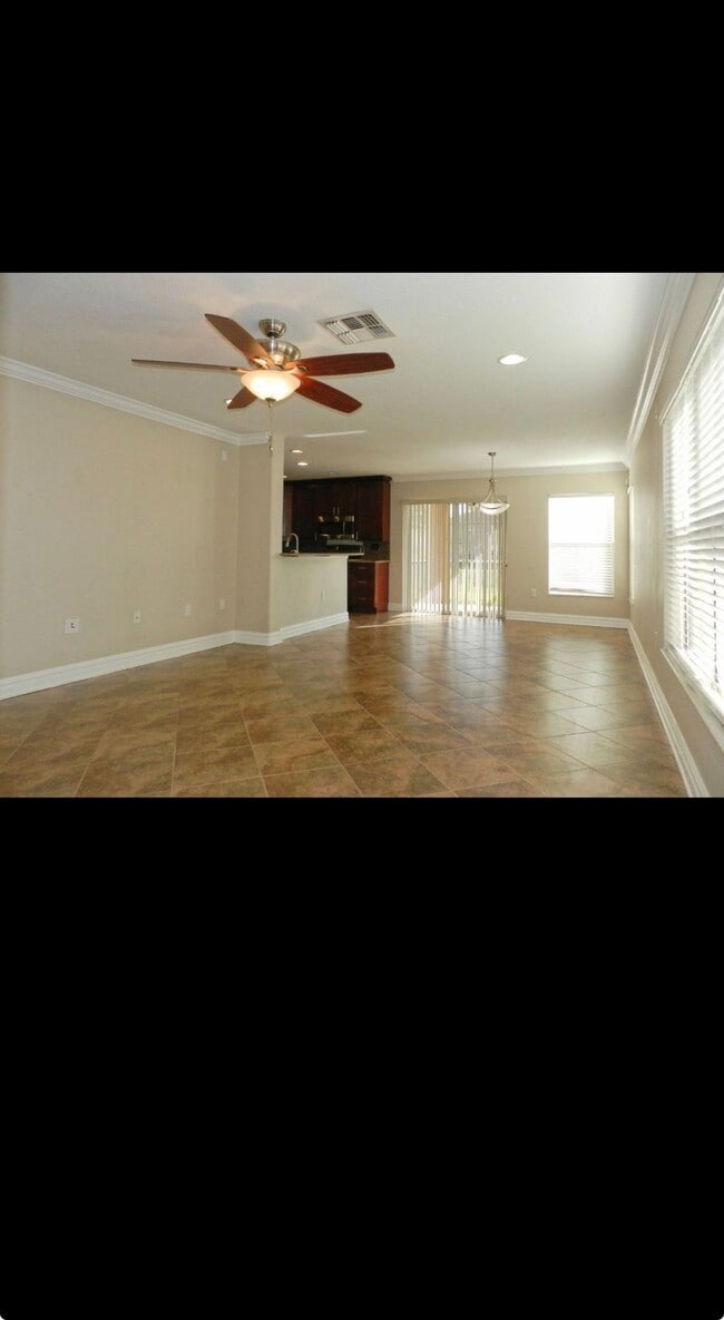 Foto del edificio - 10837 Kensington Park Ave