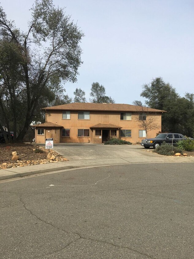 1868 Conifer Way Unit 3, Redding, CA 96002 Room for Rent in Redding