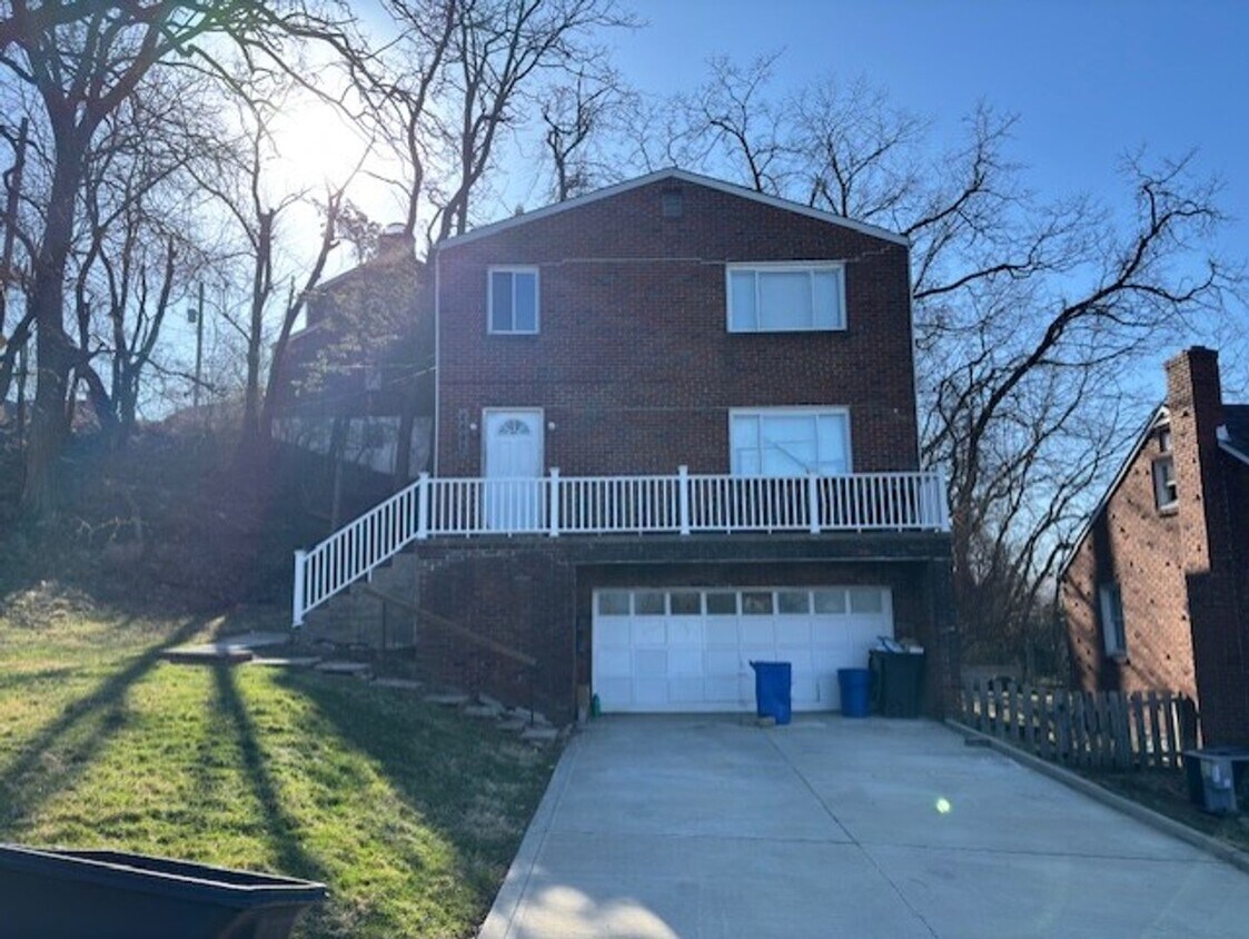 Photo - 2897 Leola Avenue