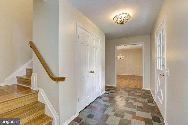 Foto del edificio - 8804 Falls Chapel Way