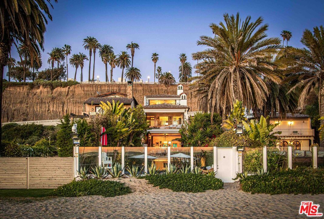 Foto principal - 966 Palisades Beach Rd