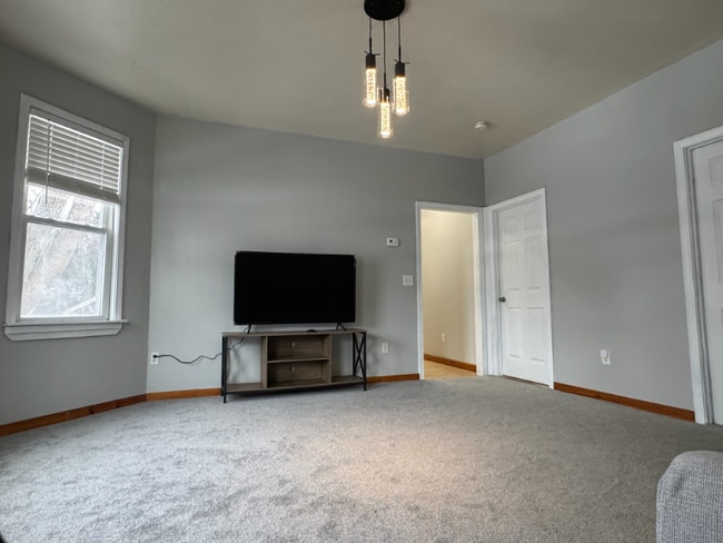 Building Photo - 152 Broadway